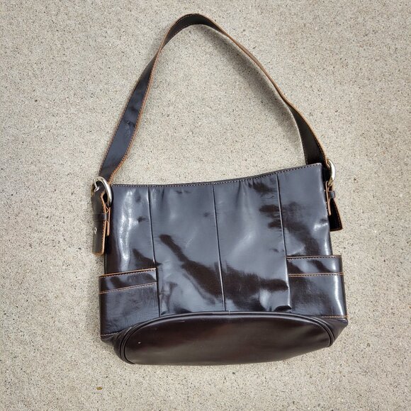 XOXO BROWN PATENT LEATHER BUCKET STYLE SHOULDER BAG SIDE POCKETS - Picture 3 of 6